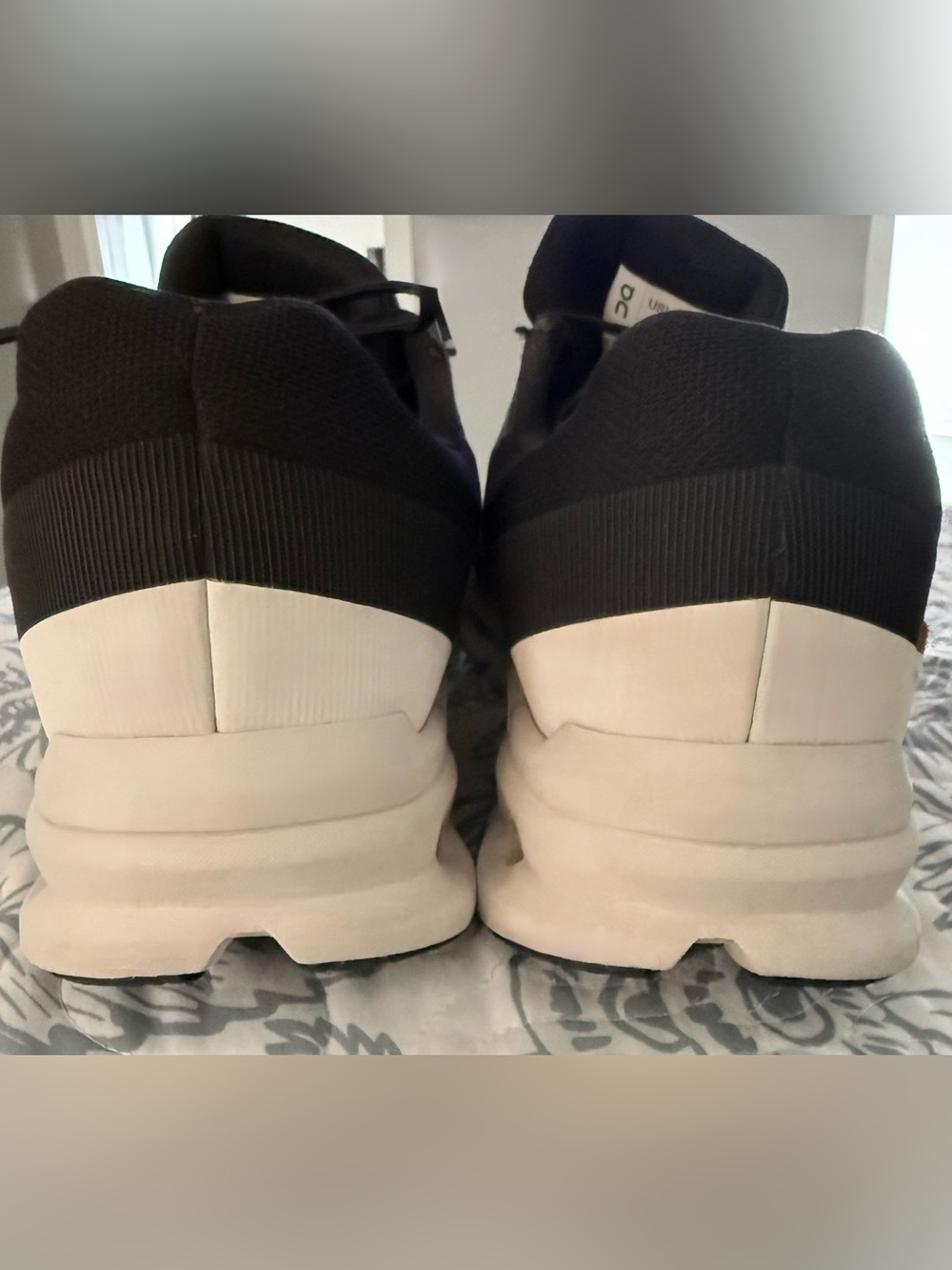 Excellent Condition! Men’s On Cloudrunner 2-Size 11 - Picture 5 of 10